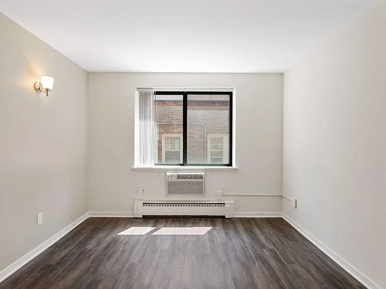 Emerson Flats — Photo 14