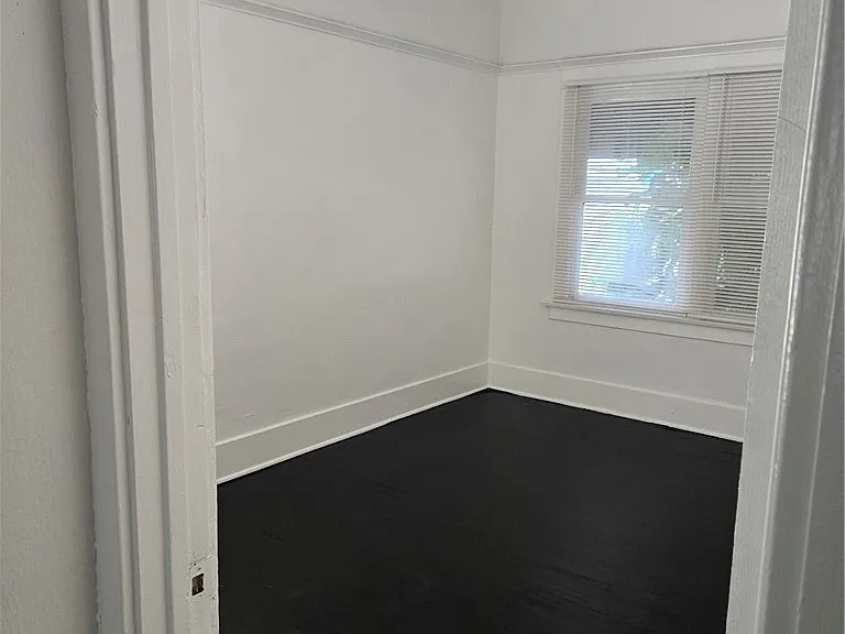 942 E 2nd St #15 — Photo 9
