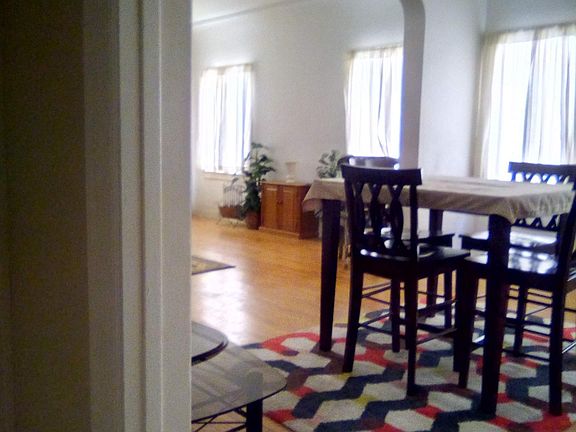 3rd image of 425 N Genesee Ave
