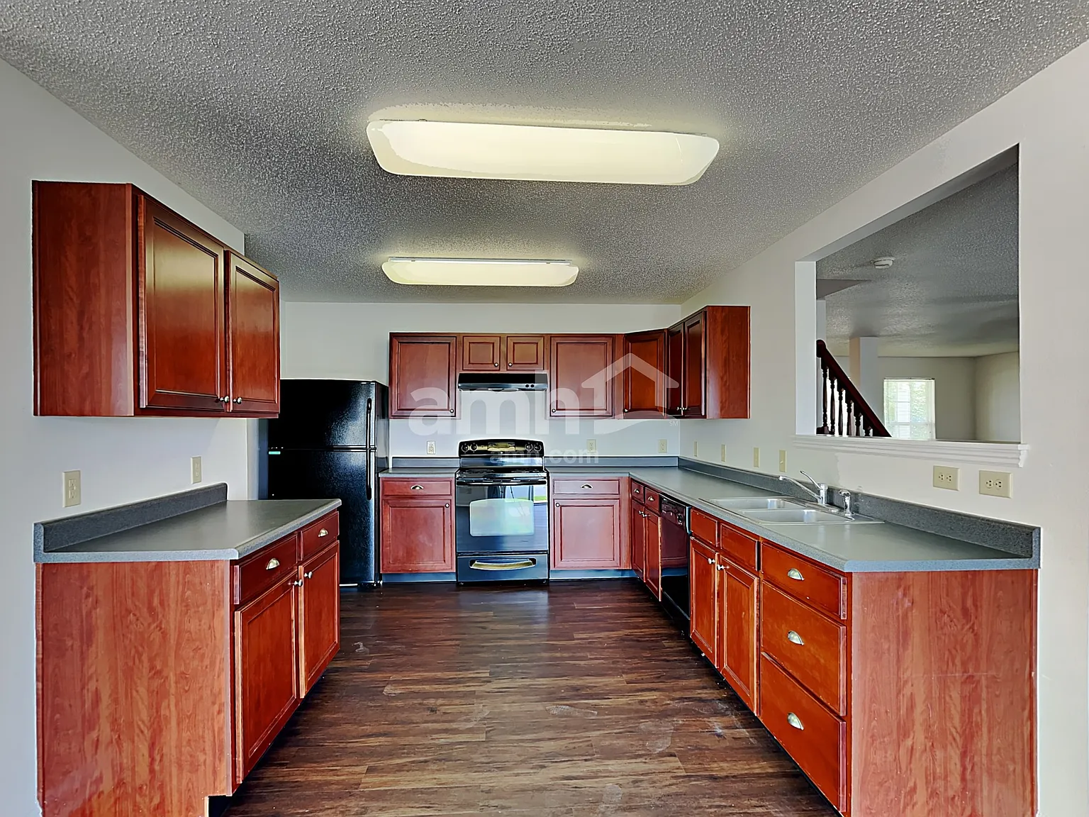 3 bed, 2.5 bath, 3036 sqft, $2,275 — Photo 3