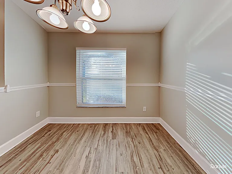 10628 Crescendo Loop — Photo 7