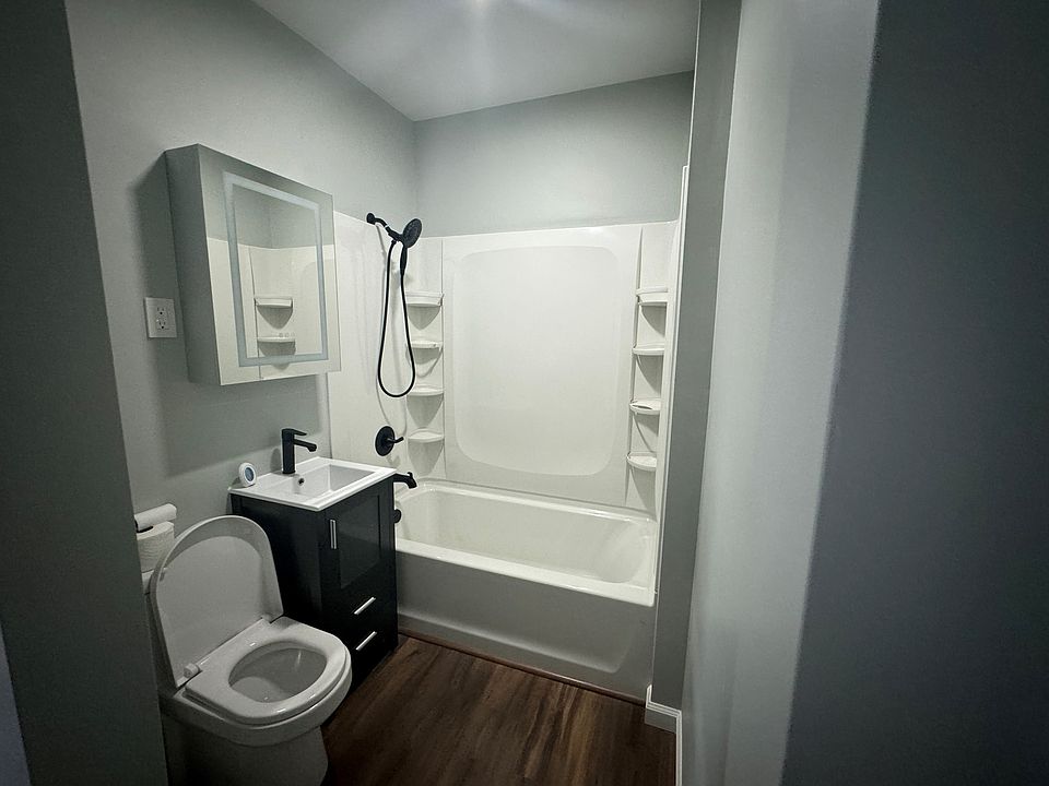 4 Fairbanks St Worcester MA Zillow