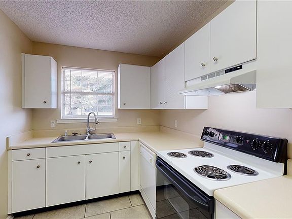 4th image of 153 Winter Chase Ln