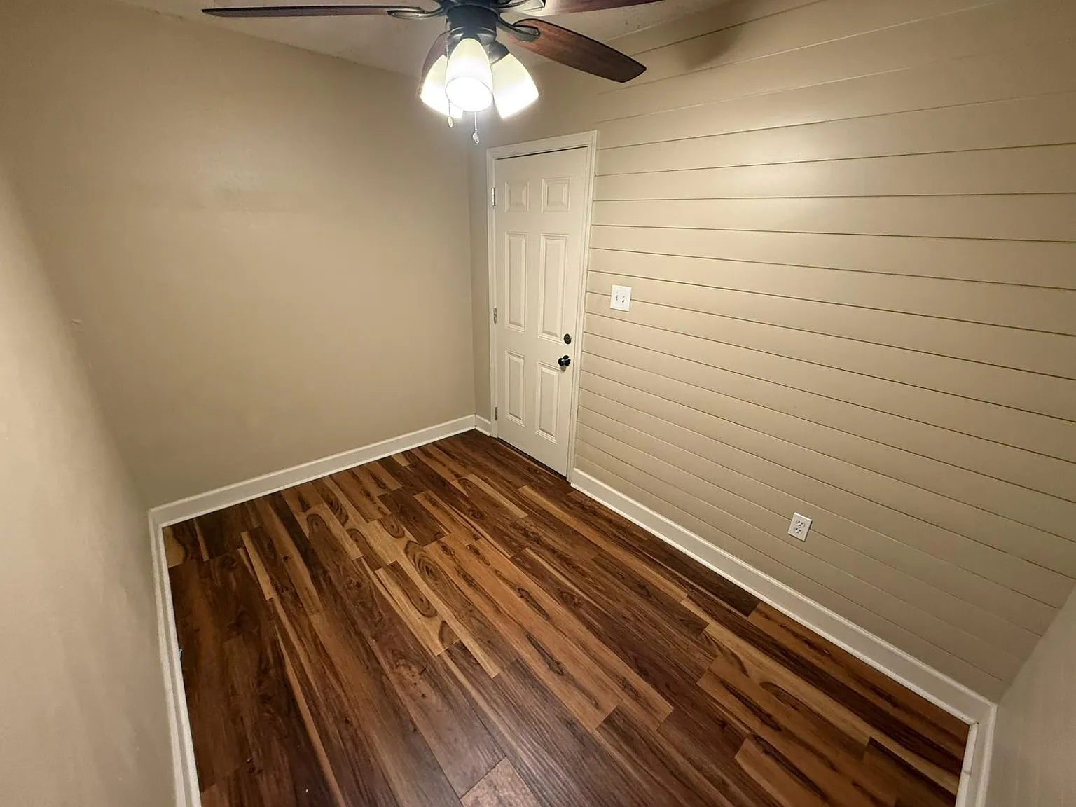 1 bed, 1.5 bath, $450 — Photo 4