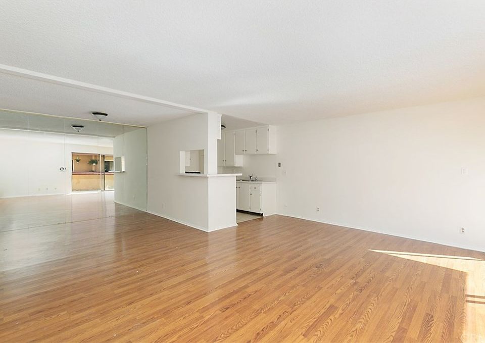 1st image of 855 Victor Ave APT 212