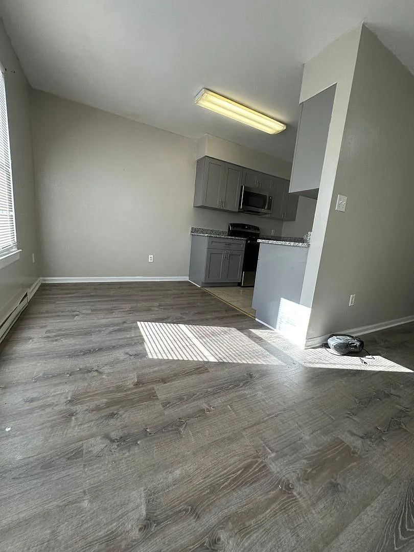 724 W. 35TH Street — Photo 3