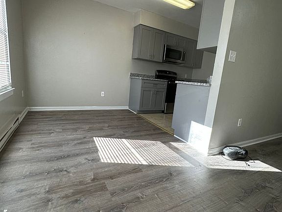 3rd image of 724 W 35th St APT 3