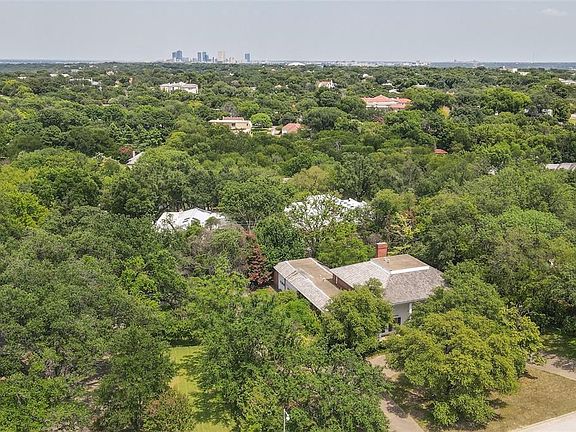 5th image of 2201 Canterbury Dr