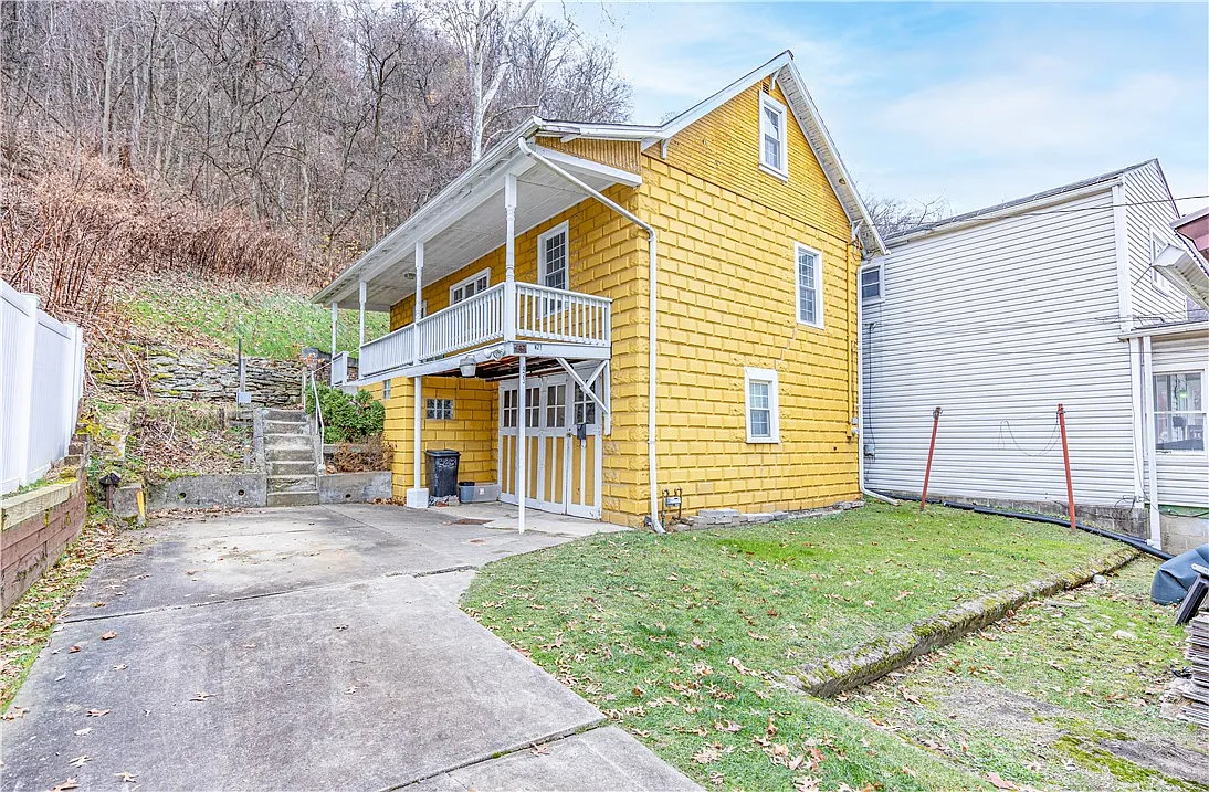 423 Marion St photo 1