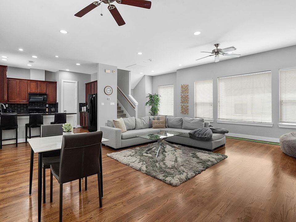 1st image of 926 Lester St
