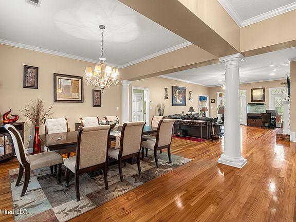 4th image of 92 Highpointe Dr