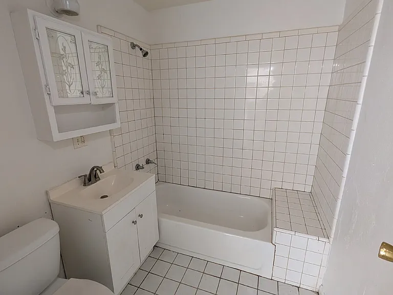 140.5 S G St — Photo 11