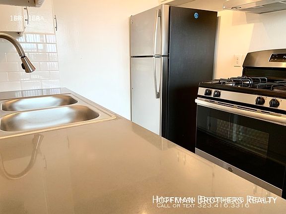 3rd image of 5642 S La Brea Ave APT 9A