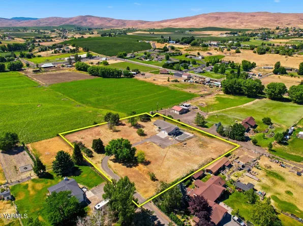 241 Knoll Rd, Yakima, WA 98908