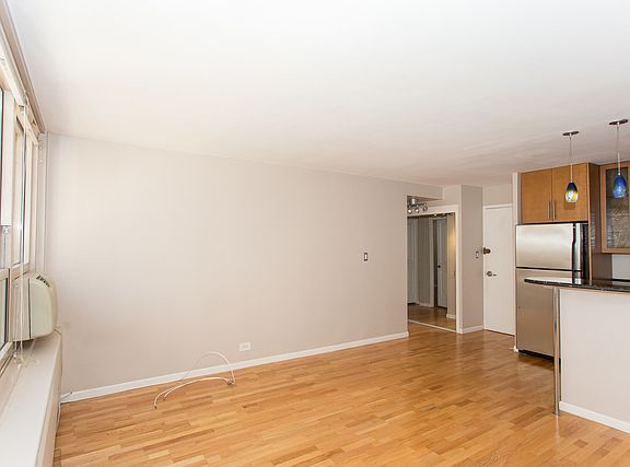 5th image of 3950 N Lake Shore Dr APT 726
