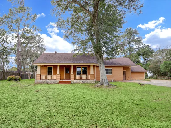 1207 N Meyer St, Sealy, TX 77474