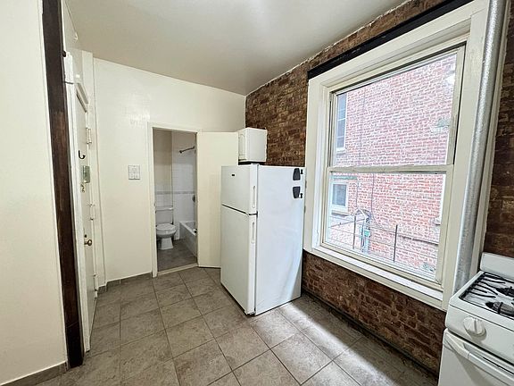 3rd image of 24-27 Steinway St #4