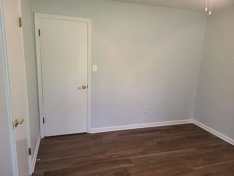 709 Redwood Park — Photo 15