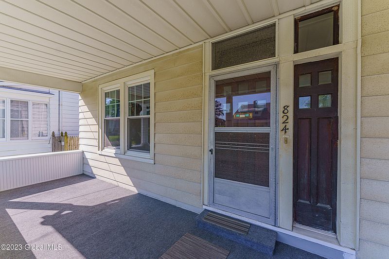 4th image of 824 Lancaster Street