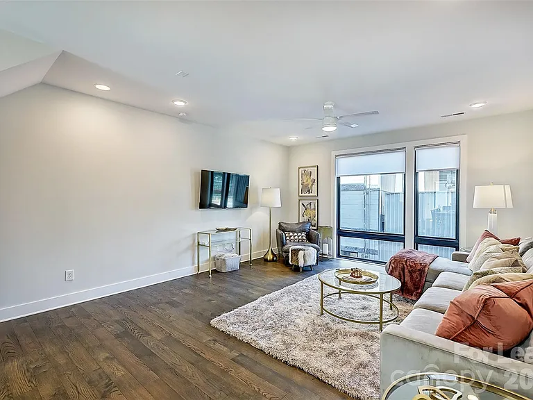 1208 Minter Pl — Photo 3