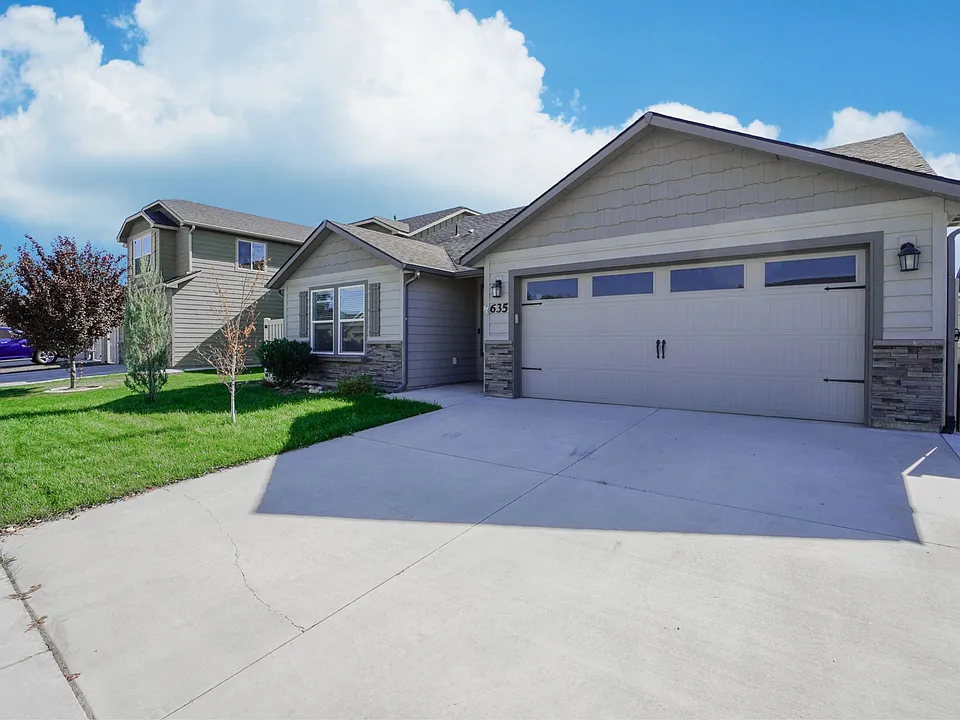 635 Alpine Lake St