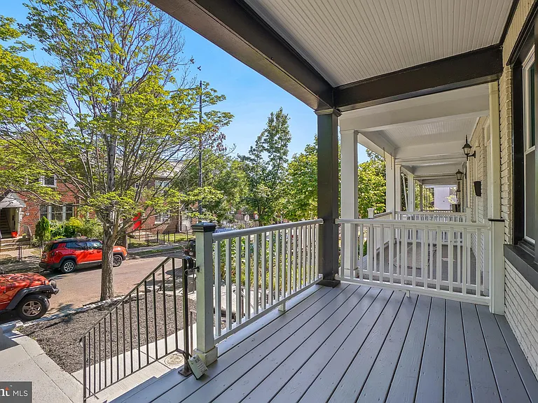 1529 Isherwood St NE — Photo 2