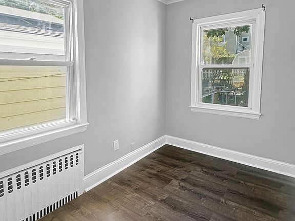 3rd image of 207 Edwards Pl #3