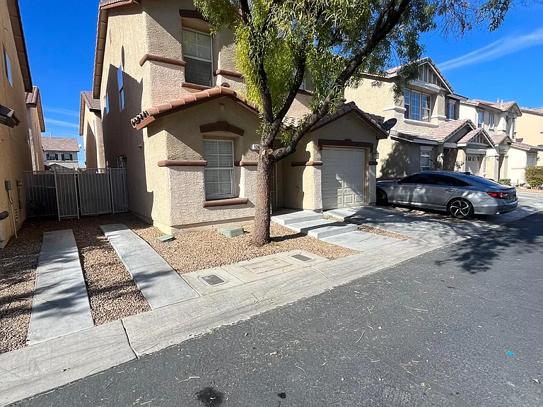 1265 Orchard View St — Photo 2