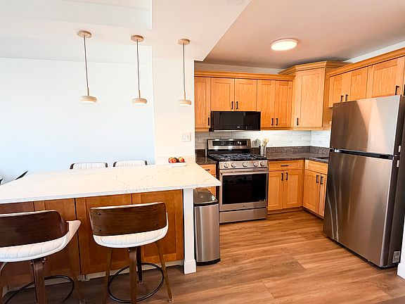 Kitchen and dining area. Seating for 4-6.
