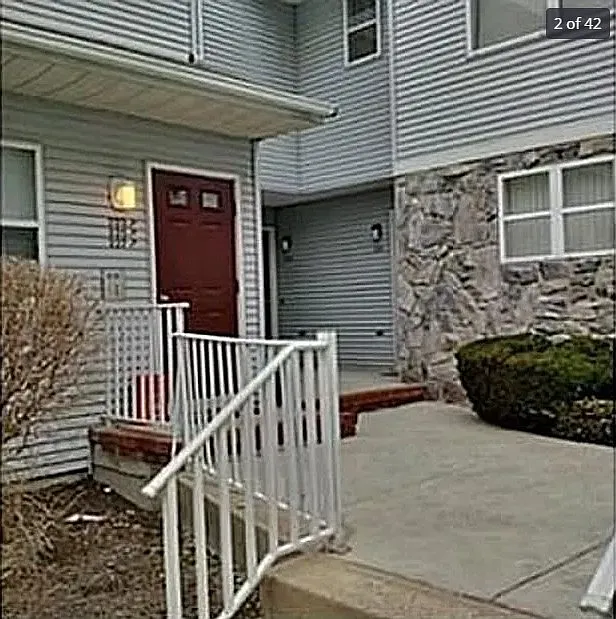 2 bed, 1.5 bath, 1100 sqft, $2,400 — Photo 2