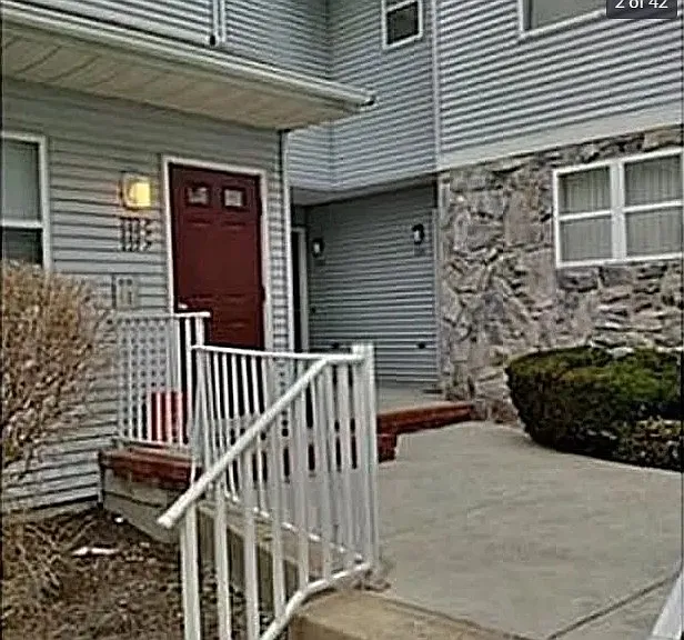 225 Bexley Ln — Photo 2