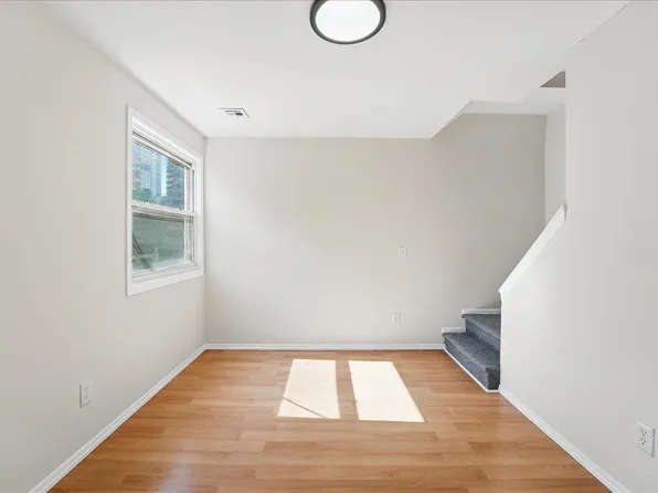 12 Saddlewood Court image 7 of 25