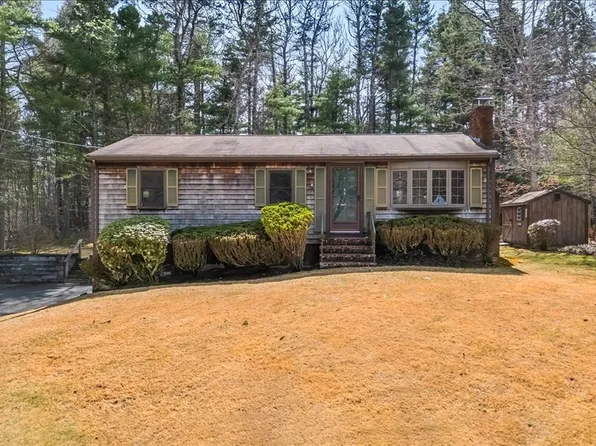 88 Plymouth St, Halifax, MA 02338