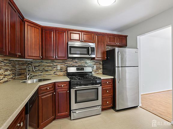 3rd image of 1108 Stoneridge Cir