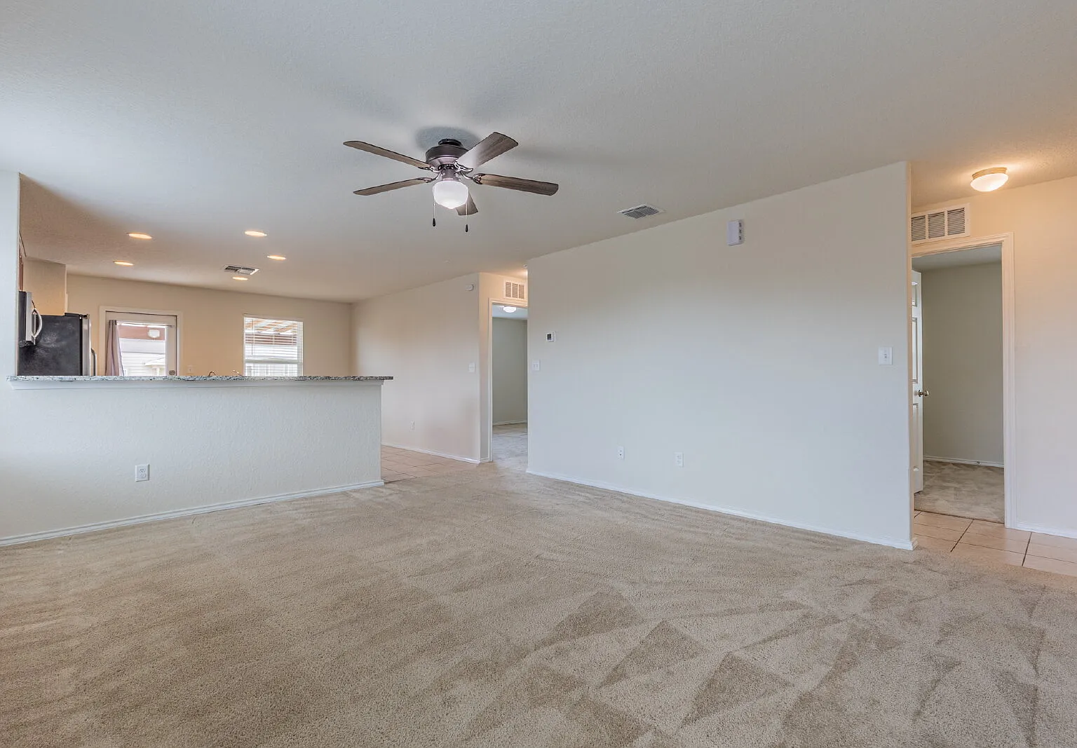 3 bed, 2.0 bath, 1290 sqft, $1,700 — Photo 4
