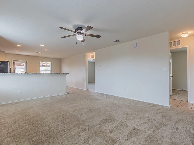 10203 Reyes Hts — Photo 4