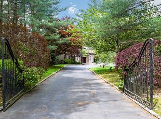 14 Grace Dr, Old Westbury, NY 11568