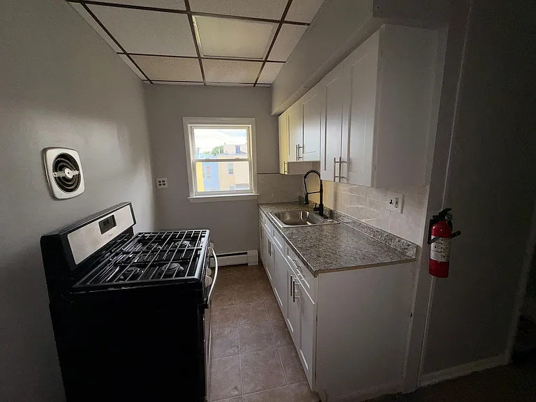 75 Broadway #27E — Photo 1