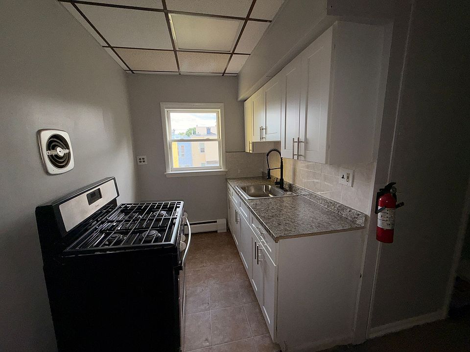 1st image of 75 Broadway #27E