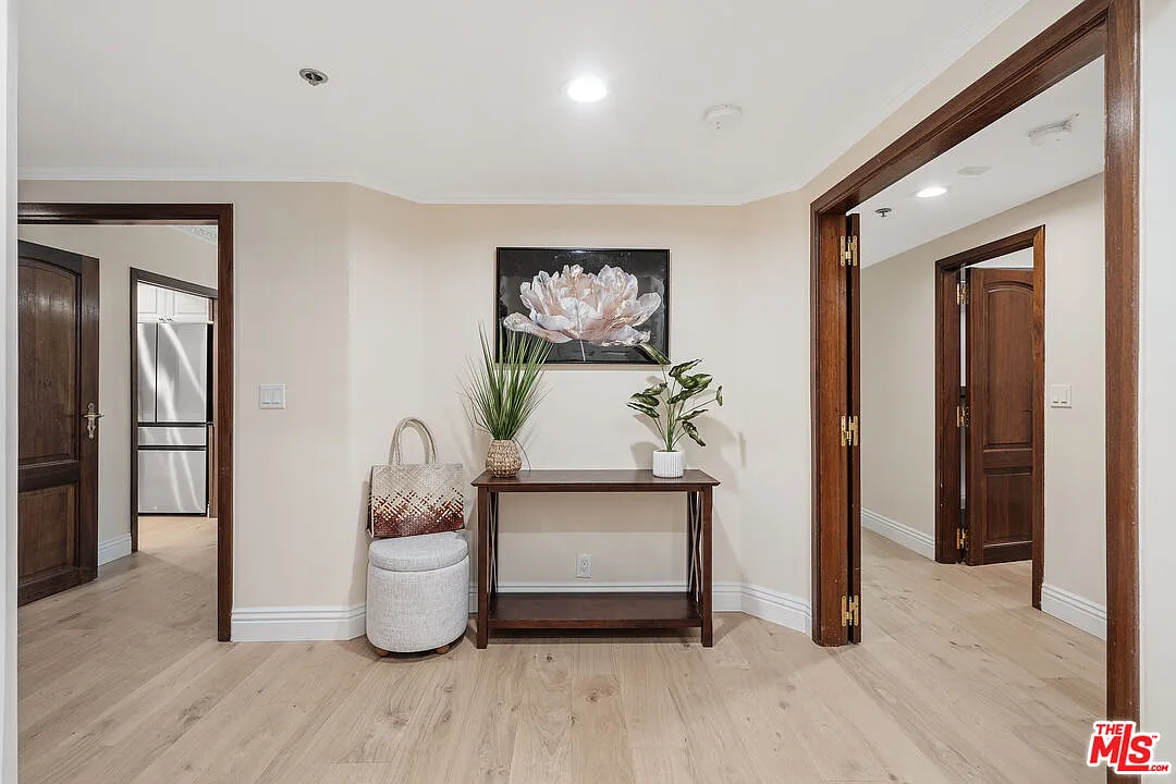 2 bed, 2.5 bath, 1963 sqft, $10,500 — Photo 3