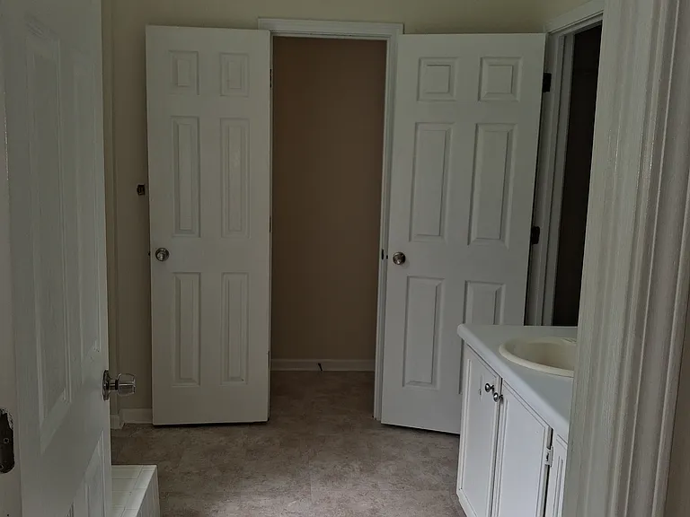 105 N Oakland Cir — Photo 9