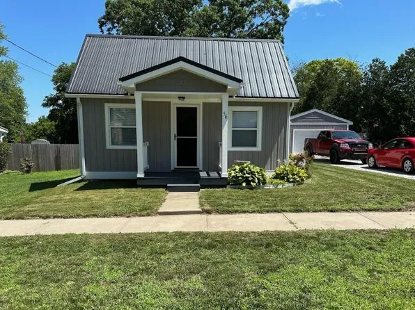 56 Arthur St, Grant, MI 49327