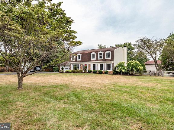 2nd image of 6113 Saddle Horn Dr