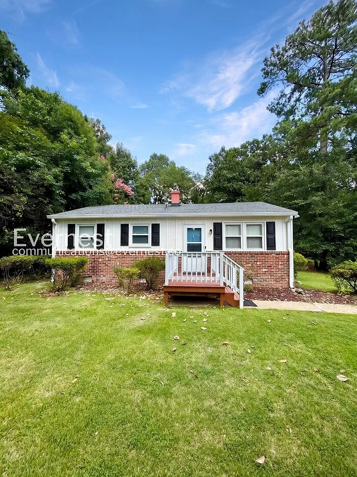 3 bed, 1.0 bath, 950 sqft, $1,745 — Photo 1