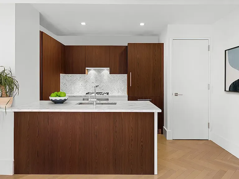100 Avenue A #4D — Photo 2