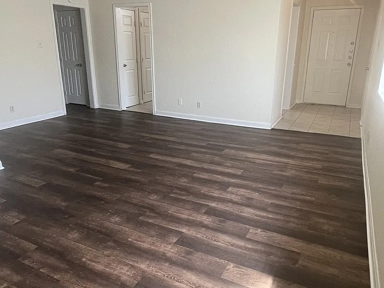 Camelot Apartments — Photo 35