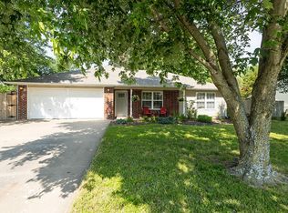 2825 Jessica Pl, Fayetteville, AR 72701