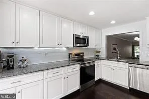 3 bed, 2.5 bath, 1700 sqft, $2,600 — Photo 4