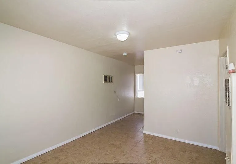 2634 Desert St #8 — Photo 4