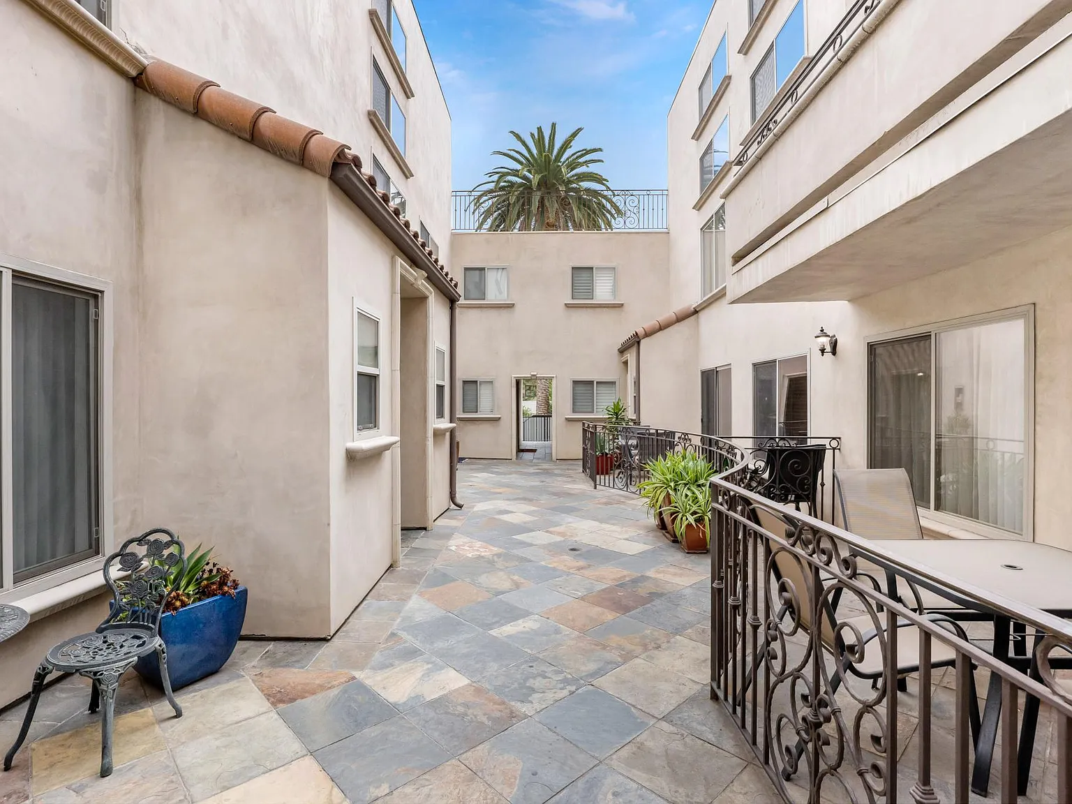 4466 Coldwater Canyon Ave — Photo 4